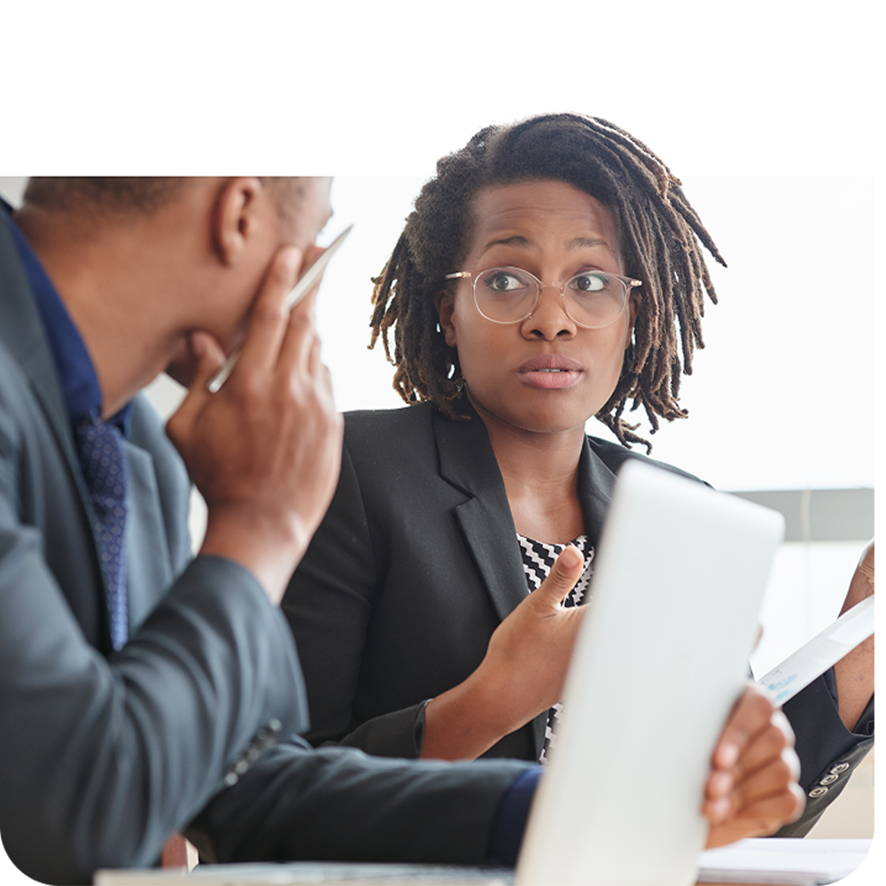 Séance d'échange et de coaching professionnel au Sénégal axée sur l'accompagnement du leadership et le management stratégique.