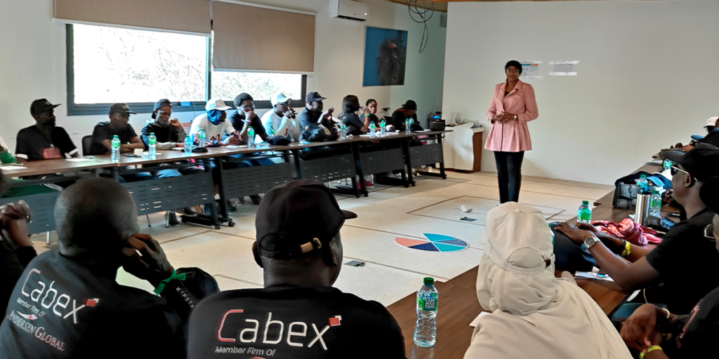 Atelier de coaching professionnel pour améliorer la cohésion d'équipe en entreprise à Dakar.
